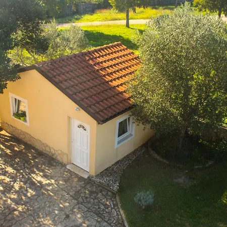 Apartman With Pool Fjord Kanfanar